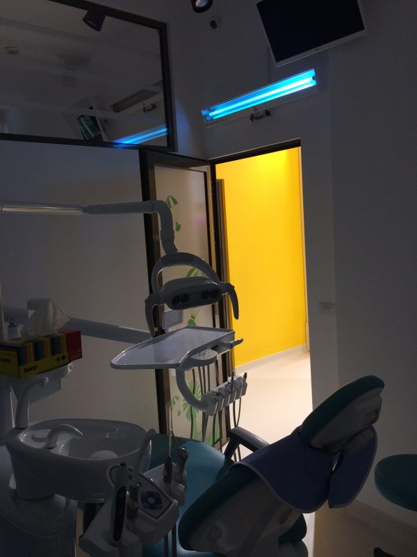Lampa-dispozitiv de dezinfecție cu lumina ultravioleta UV-C LBA 15W, cu montare pe perete